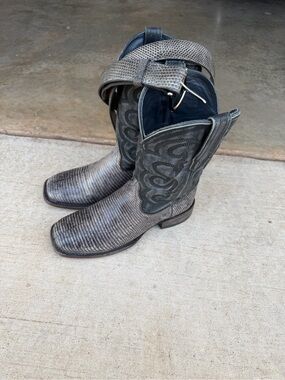 Tecovas Chester in gunsmoke relic lizard
